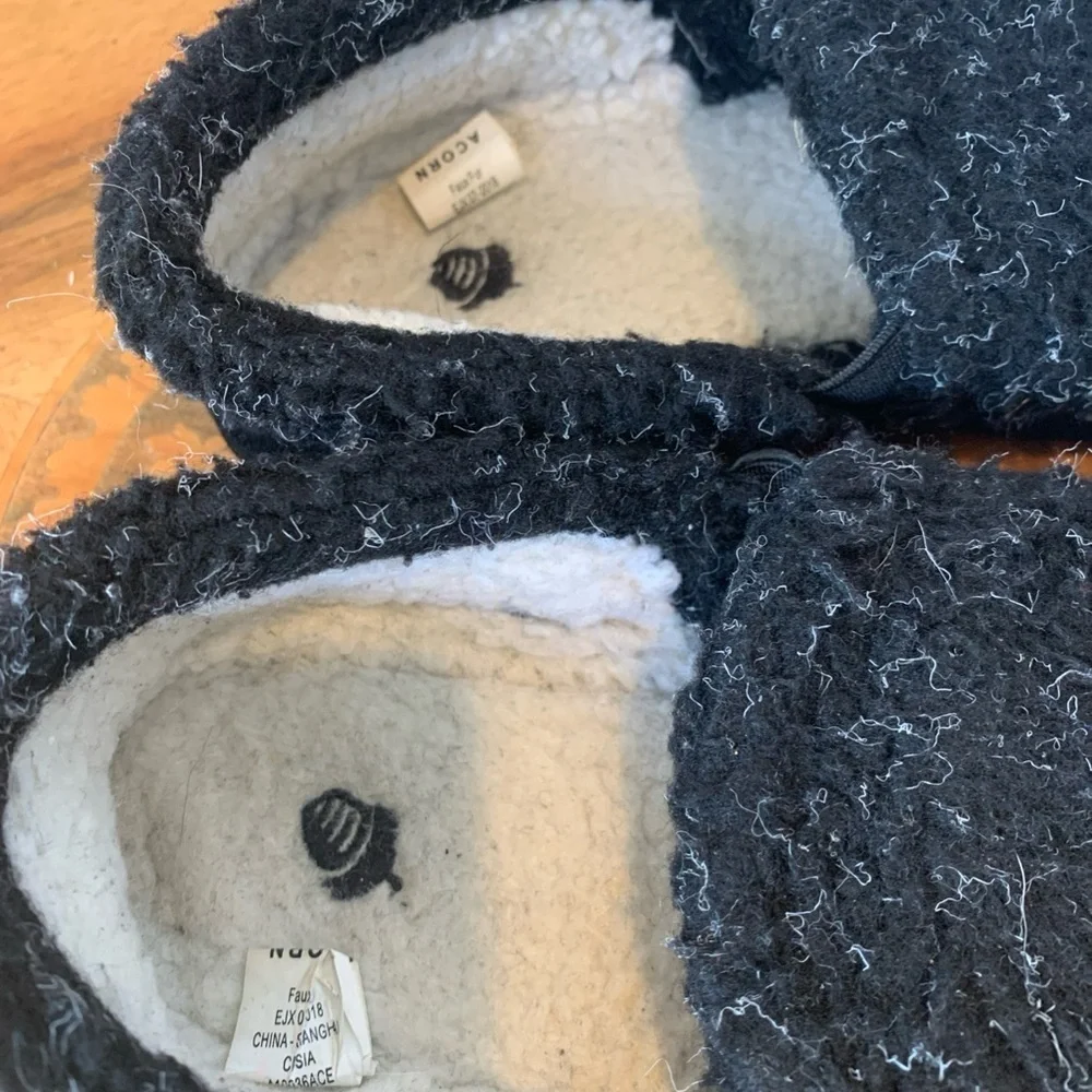 Acorn Warm Fuzzy Slippers Gray Black Youth Big Boys or Girls Size 3 - 4